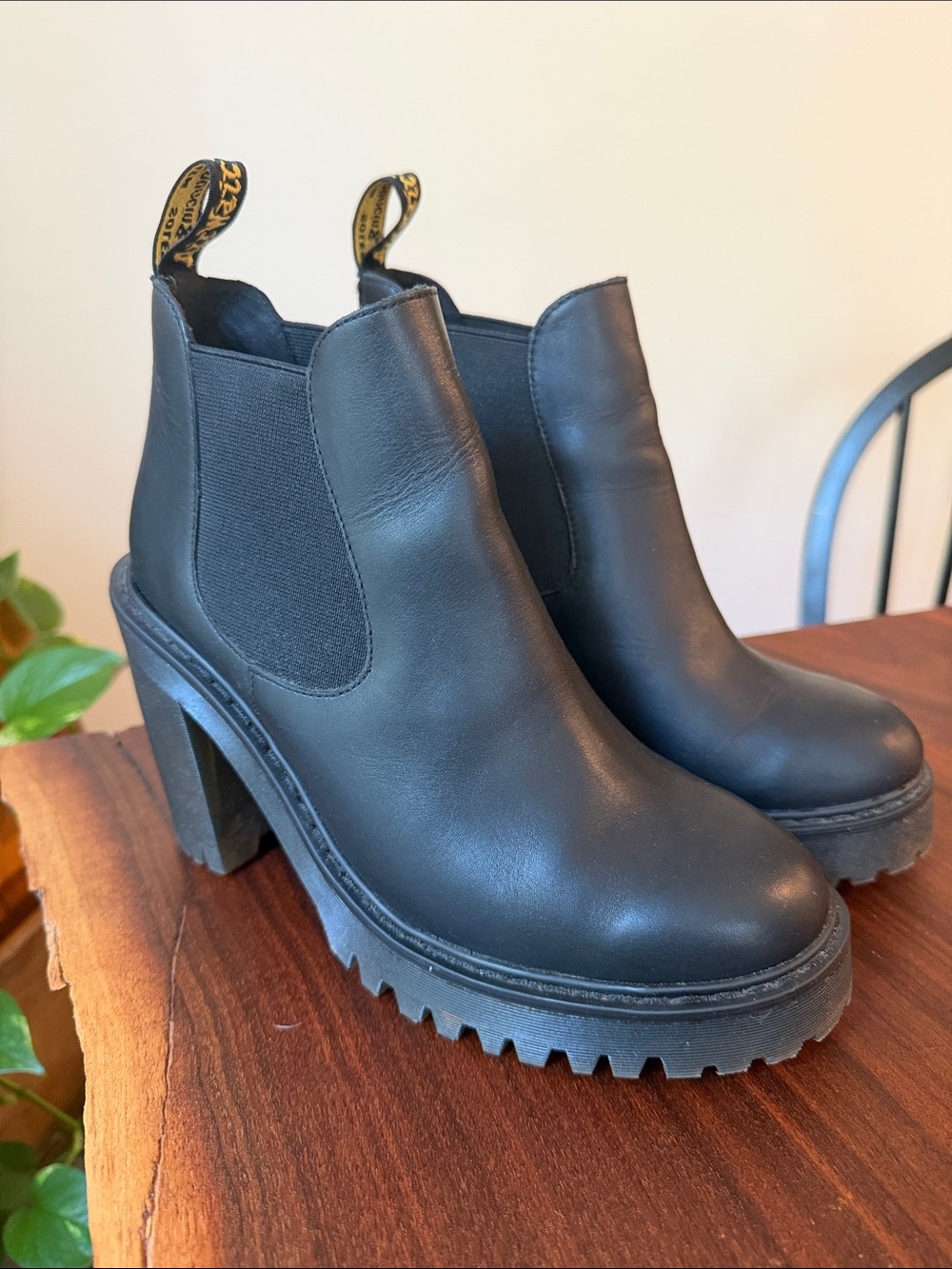 Dr. Martens Black Leather Heel Hurston Chelsea Boot